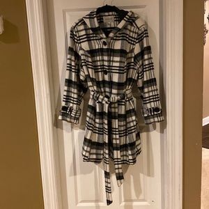 Black/white plaid belted/hooded coat by Avenue in size 26/28